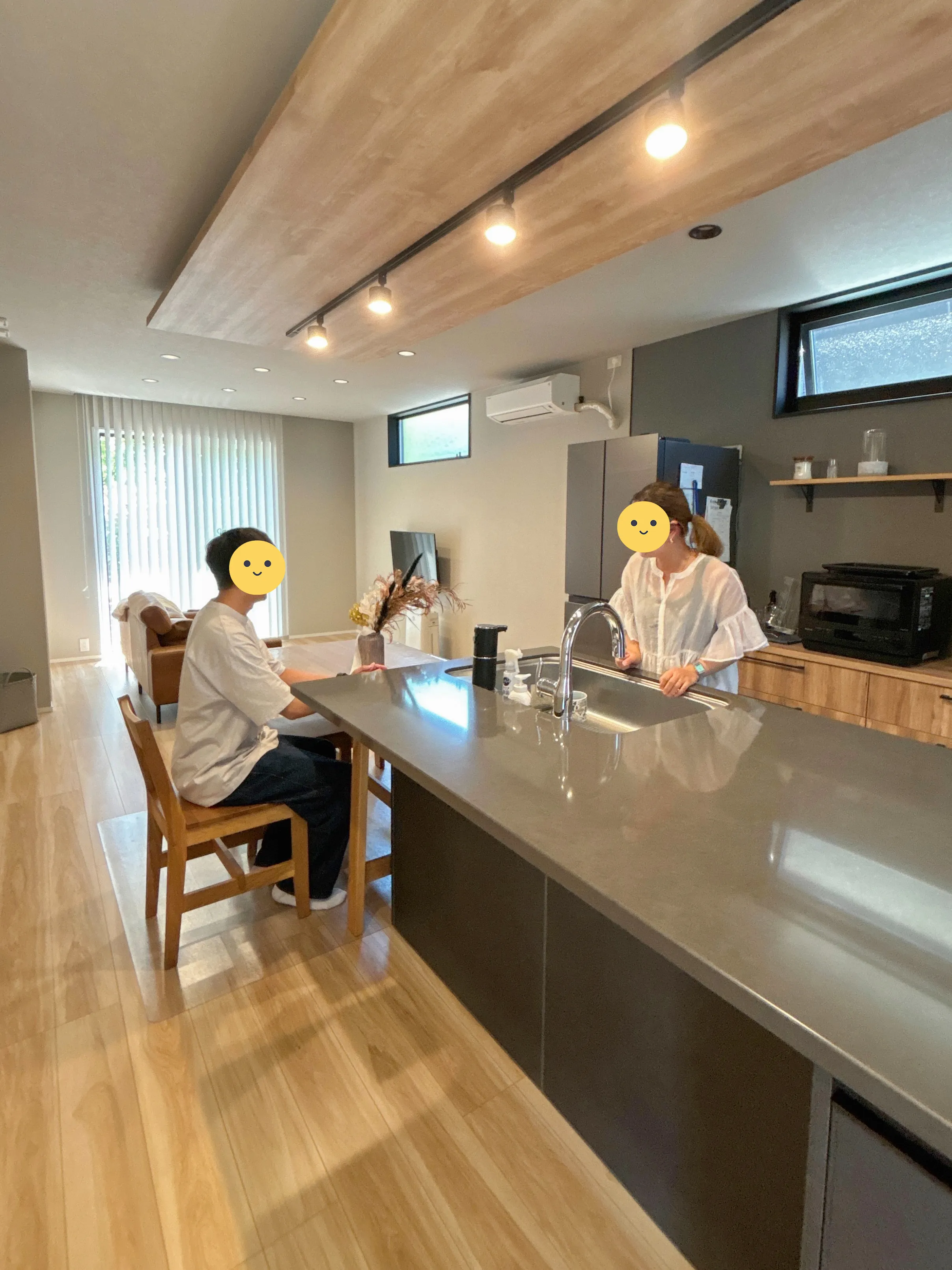 キッチンで過ごすお施主様