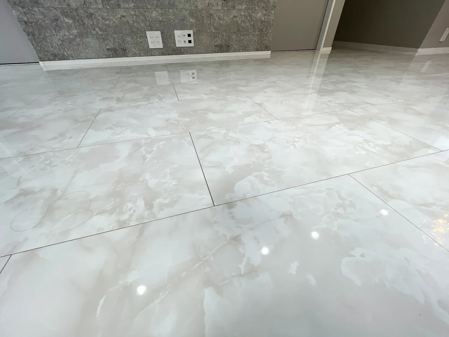 床　ホワイトオニキス柄　鏡面仕上げ