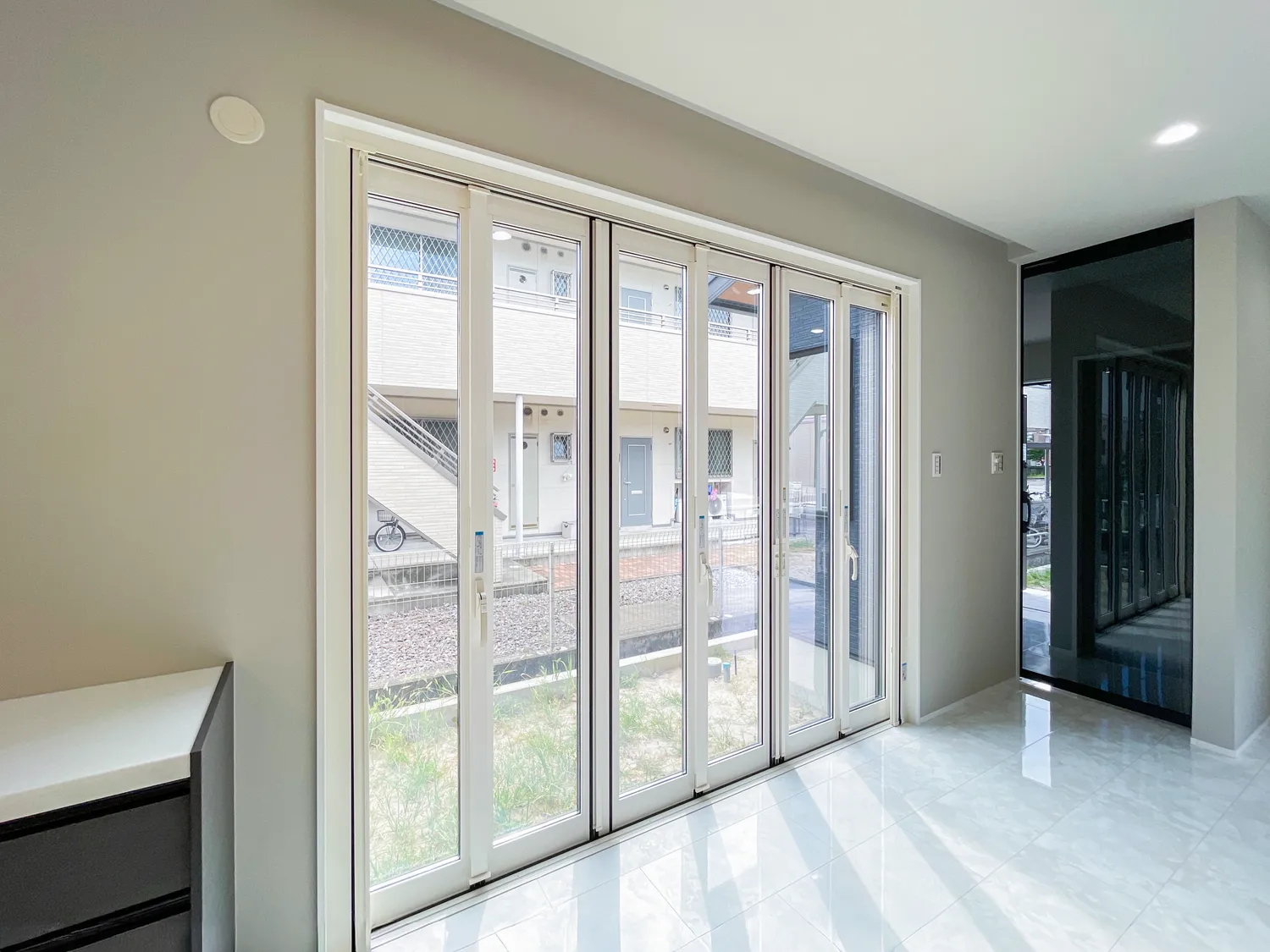 ６枚折れ戸　窓