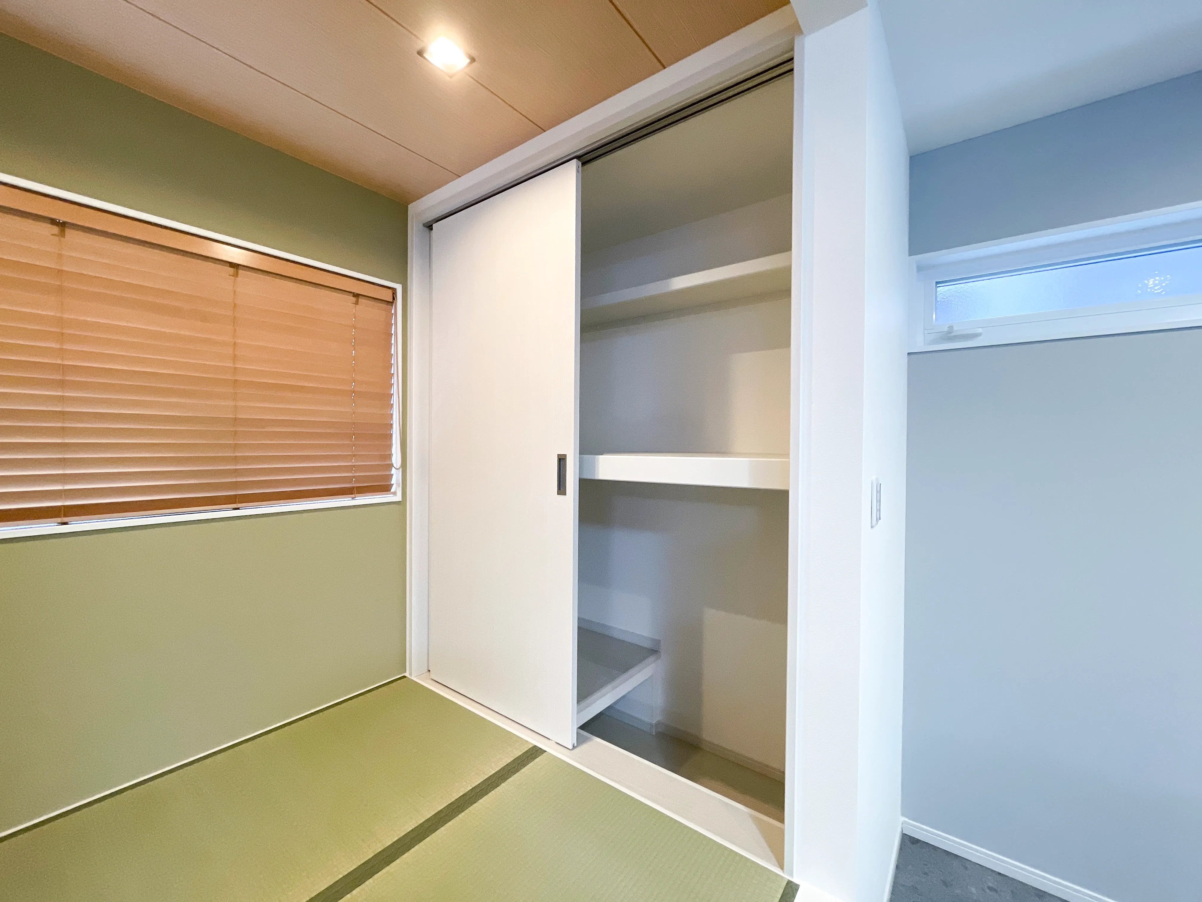 小上がりタタミスペースの収納