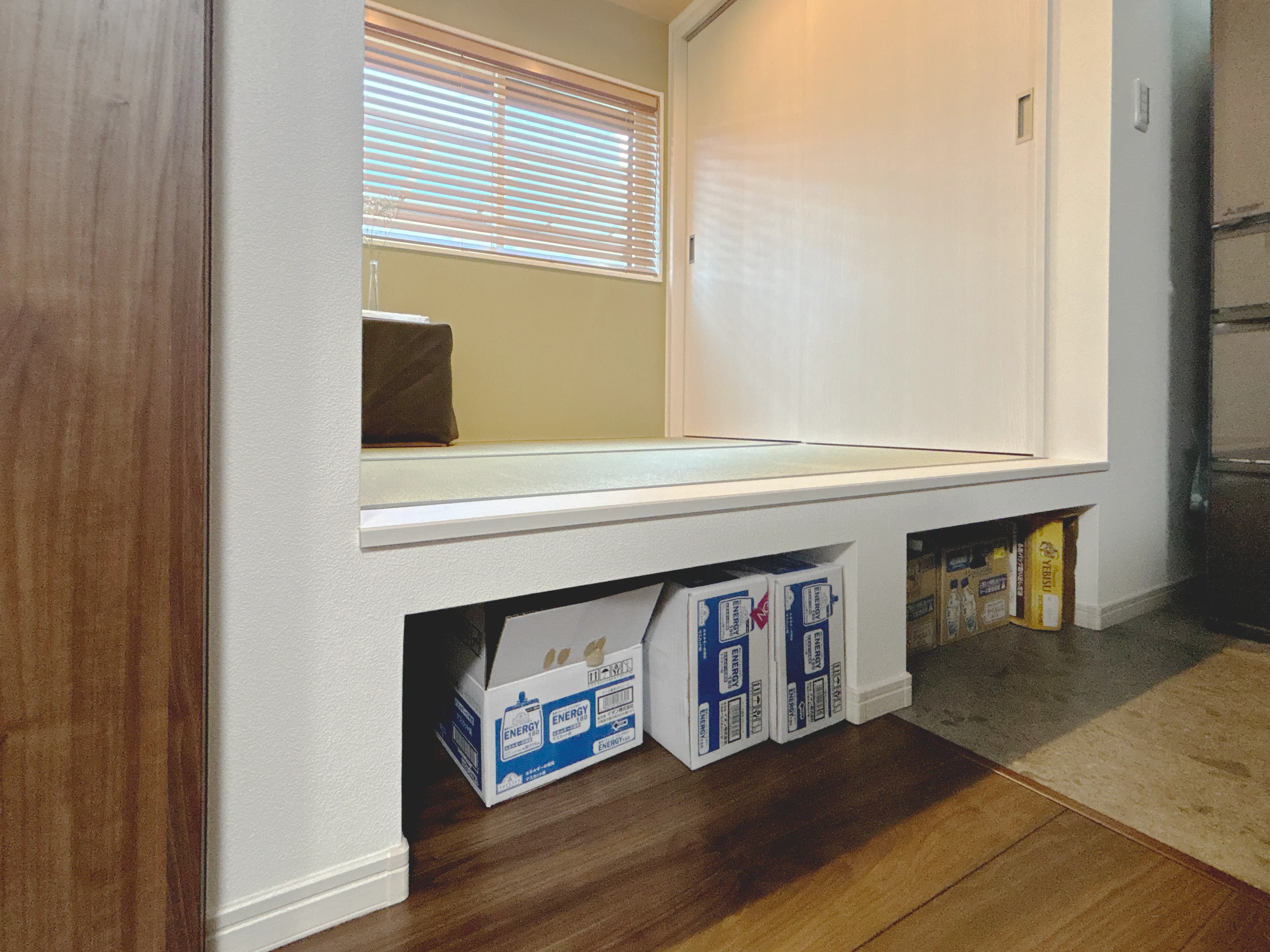 小上がりの下の収納スペース