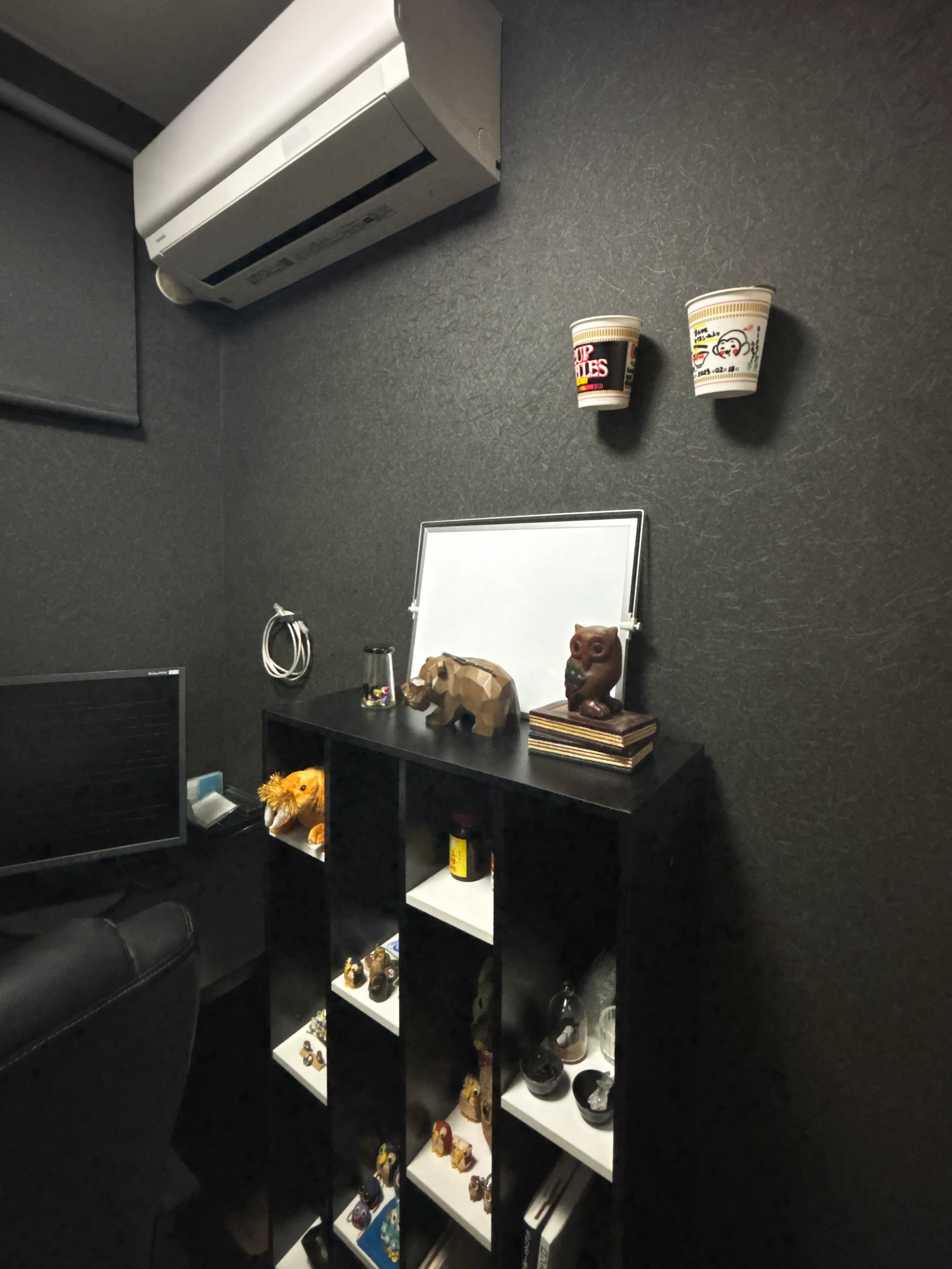 ご主人様の書斎、マグネット壁。