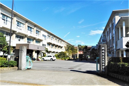 鶴城中学校